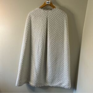 Isabel Sanchis Diseno-Costura Cape - it is as pictured does not come with dress